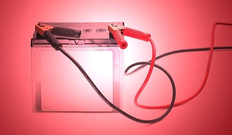 バッテリの放電試験をおこないたい場合、電子負荷装置を用いるのが順当です。しかし大きな電流での定電流放電をおこなうには、それに応じた入力定格を持った電子負荷装置が必要です。仮に12Vの鉛蓄電池を100Aで放電させようとする…