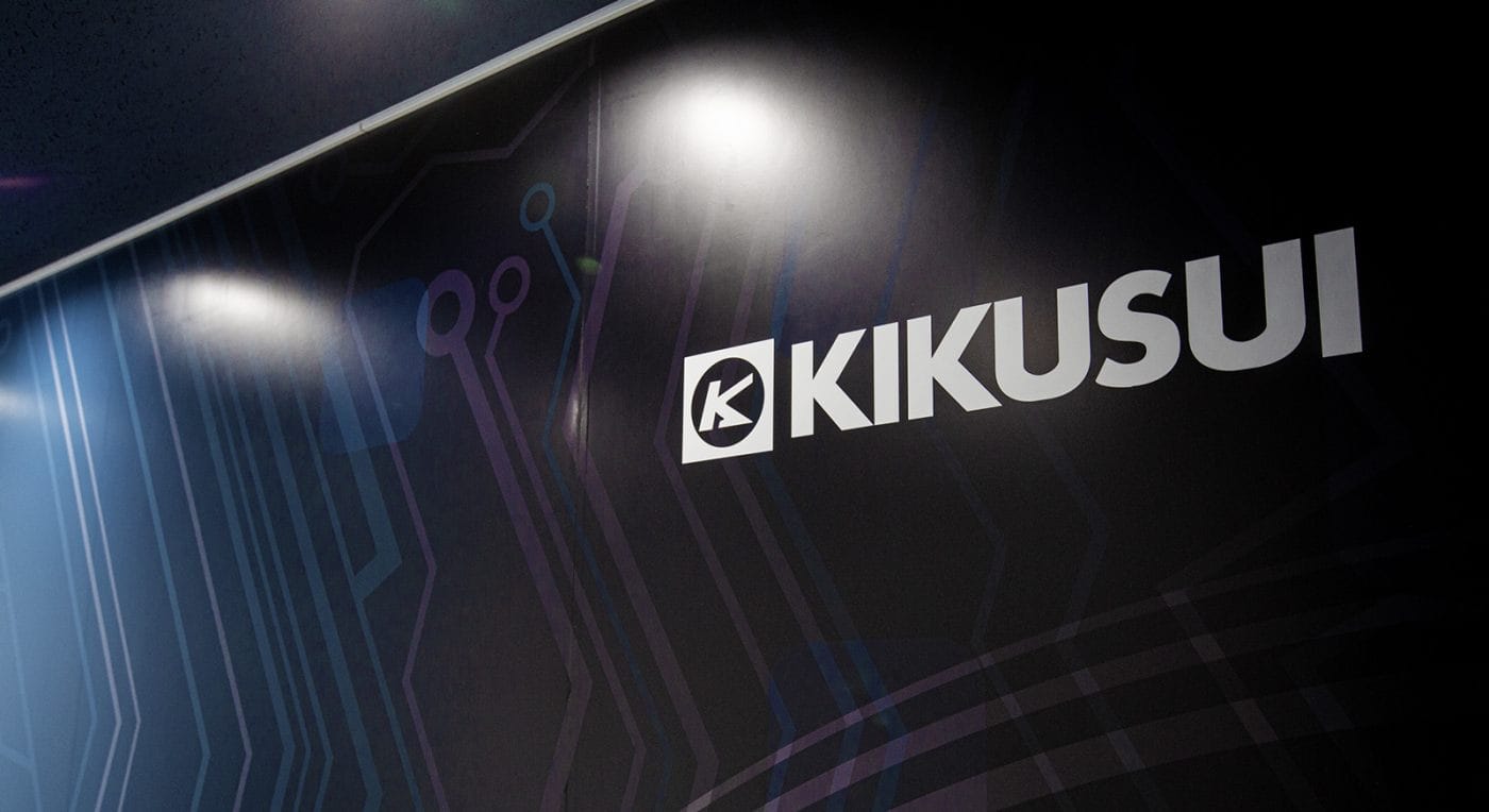 最近、新聞やテレビで燃料電池のニュースが良く流れる。効率が高いとか、環境に優しいとか、その内に燃料電池自動車が普及するとか。そこで燃料電池の最近の開発状況や動作原理、利用形態などを分かり易く解説してみたい。車のエンジンや発電所のタービンには幾つかの種類があるように、燃料電池にもいくつか種類があり、色々な利用が検討されている。前編では燃料電池を取り巻く状況とその動作原理や電池構成について概説したい。